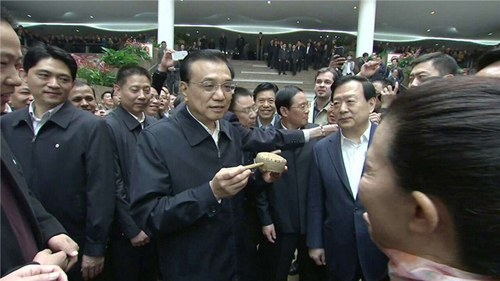 國(guó)家博物館正式收藏李克強(qiáng)義烏獲贈(zèng)撥浪鼓