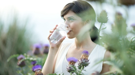 感冒、便秘、脾氣差 這7類人喝水少很危險