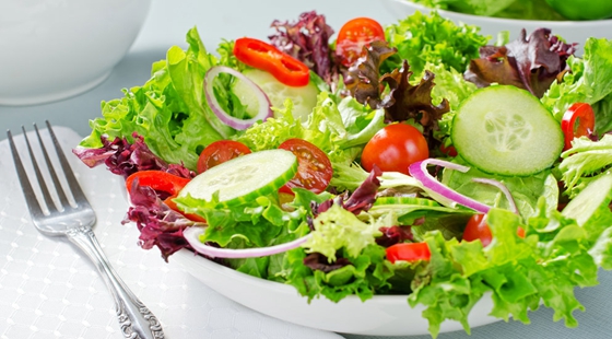 6種食物堪稱女人專屬“不老藥”：牛奶、蔬菜沙拉