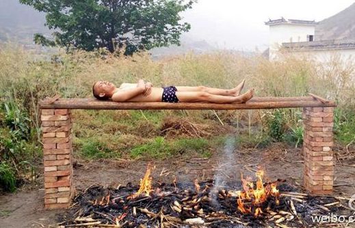 云南小伙裸體火烤癌細(xì)胞
