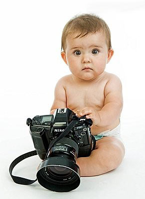 震驚！拍照時閃光燈竟會使嬰兒致盲？——專家稱嬰兒護眼需避免強光源