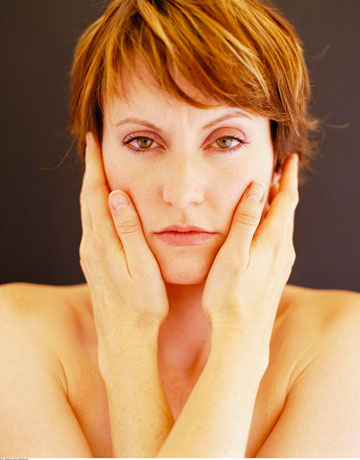 臉色暗黃是什么原因？