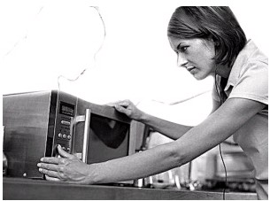 輻射易導致甲狀腺結節 微波爐運轉時最好遠離