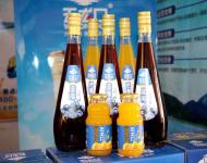 本地特色產品五龍口飲品飲品在優質果蔬原產地甄選上等的食材入料，在順應大眾對產品營養和口感雙重需求的前提下，融合傳統鮮榨工藝與現代科技，最大限度地保留果蔬的天然成分，最大限度地保持果蔬的芬芳。