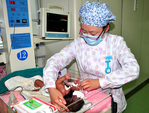 駐馬店中心醫院成功為兩名新生兒實施換血療法