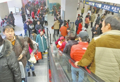 多家省級醫院門診量井噴 鄭大一附院昨接兩萬病人