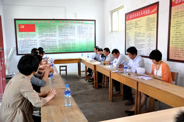 駐馬店市中心醫院精準扶貧奉獻愛心