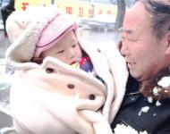 這是今天最親切的微笑，慈祥的爺爺和可愛的孩子。