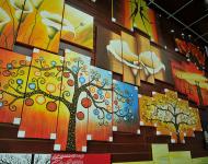 2雖然商業味充斥了整個空間但她的色彩依然是絢麗