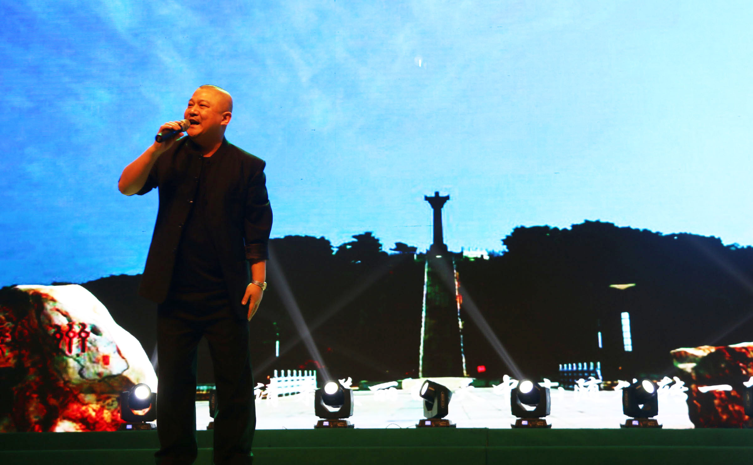 《世界那么大，我想去駐馬店》、《你是我的玫瑰花》 演唱：彭三