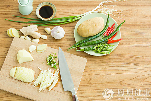 大蒜怎么吃才防癌？生吃殺菌效果最好