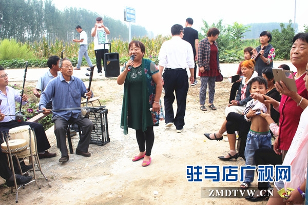  汝南縣農民&ldquo;說唱&rdquo;宣傳&ldquo;十九大&rdquo;精神