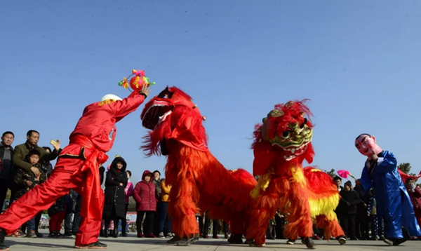 汝南街頭18個鄉鎮各亮絕活 舞龍舞獅“斗”不停