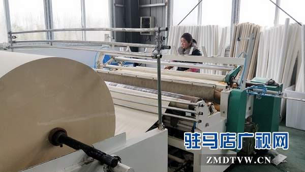 “扶貧車間”建村頭  就業脫貧有奔頭