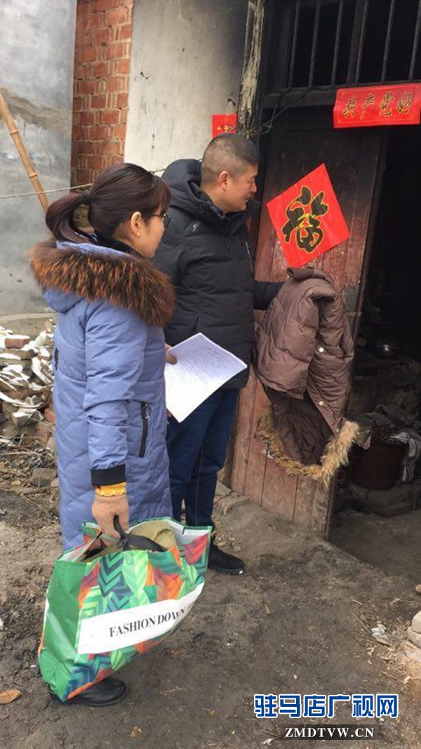  泌陽縣衛健體委開展為貧困戶換新裝活動