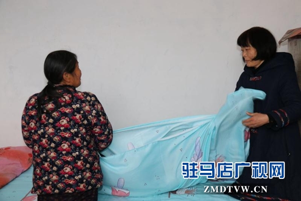  泌陽縣衛健體委開展為貧困戶換新裝活動