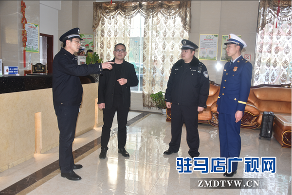  平輿警方多警聯動確保兩會安全順利召開