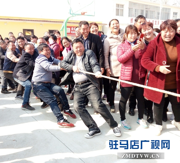 汝南縣南余店鄉舉行拔河比賽展示拼搏風貌