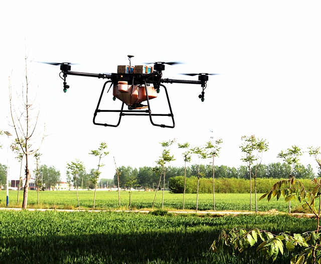 汝南縣利用無人機對小麥進行統防防治