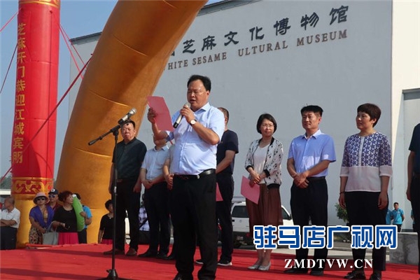 武漢旅游專列800余人赴平輿縣藍天芝麻小鎮觀光旅游開啟藍天芝麻小鎮“旅游元年”