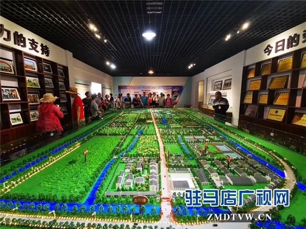 武漢旅游專列800余人赴平輿縣藍天芝麻小鎮觀光旅游開啟藍天芝麻小鎮“旅游元年”