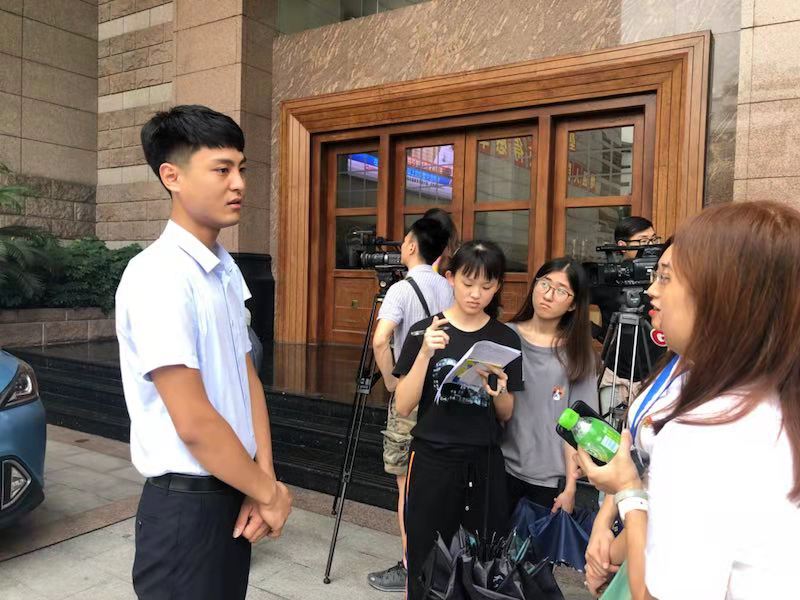 驚心動魄5分鐘！河南倆90后的哥廣州深夜跳江救人