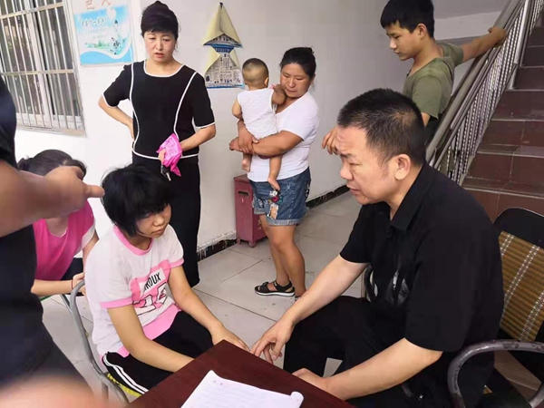 駐馬店 “天翼基金”肢殘救助活動到泌陽義診