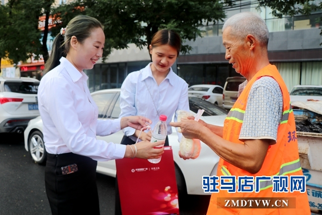 愛心企業開展免費為環衛工“送早餐、送清涼”活動