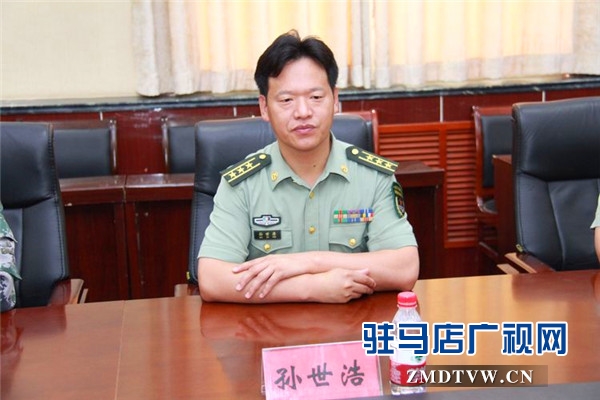 駐馬店市企業擁軍優屬協會會長、青商會會長、鵬宇集團創始人總裁朱新紅率隊開展八一建軍節慰問活動