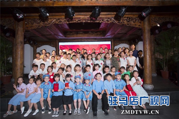 全國(guó)首個(gè)文化演繹競(jìng)技類少兒茶藝大賽舉行65名選手同臺(tái)競(jìng)技一決高下