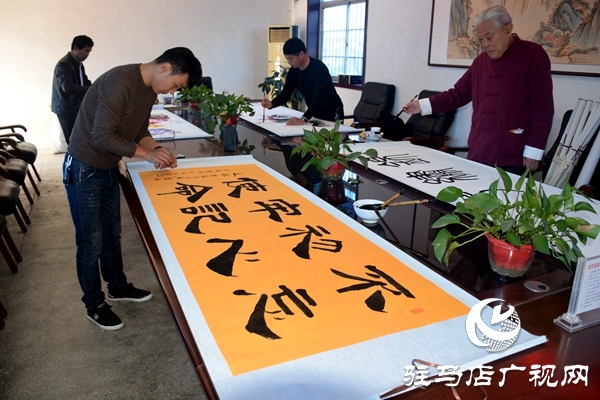 老君廟鎮科技文化服務中心開展文化進基層書畫活動