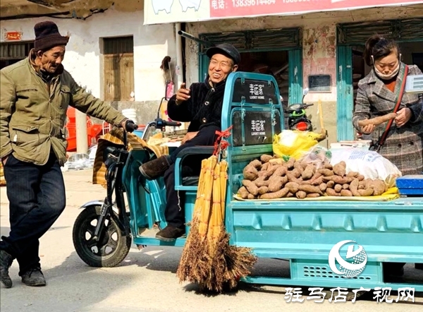 確山縣石滾河鄉的趕年集（攝影/王線）