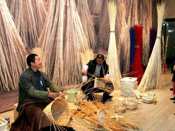 宿鴨湖街道：發(fā)揮鄉(xiāng)村經濟帶貧優(yōu)勢 引導貧困群眾本地就業(yè)