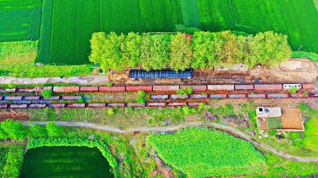 運(yùn)行區(qū)間為駐馬店站到平輿站，曾經(jīng)是河南省地方窄軌列車之一。