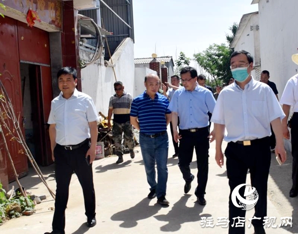 鞏魁生到汝南縣老君廟鎮調研危房改造工作