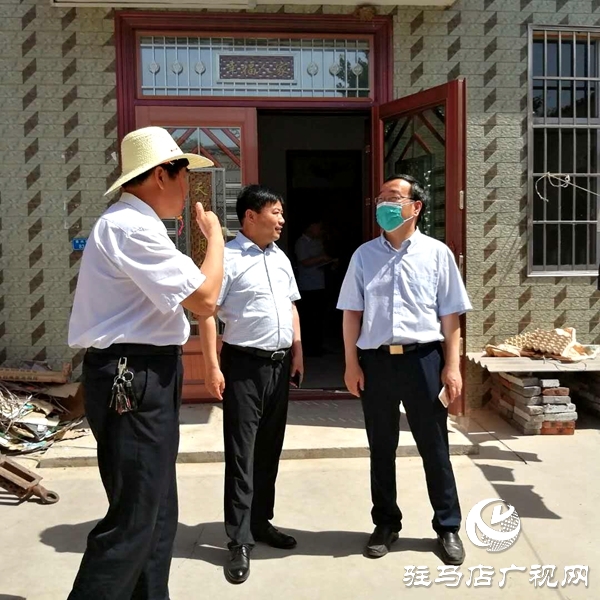 鞏魁生到汝南縣老君廟鎮調研危房改造工作