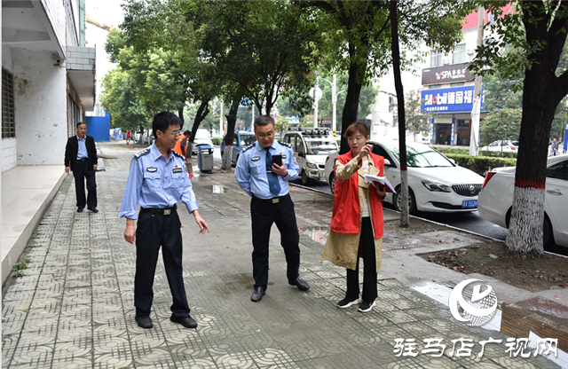 平輿縣公安民警助力全縣創文攻堅