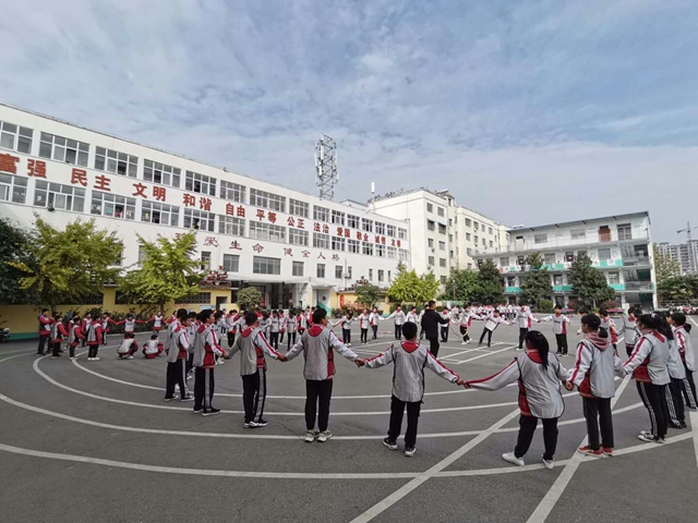 泌陽(yáng)縣青少年校外活動(dòng)中心開(kāi)展綜合素質(zhì)訓(xùn)練進(jìn)校園活動(dòng)