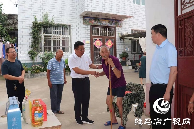 汝南縣板店鄉“八一”送關愛 情暖老戰士