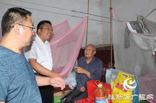 汝南縣板店鄉“八一”送關愛 情暖老戰士