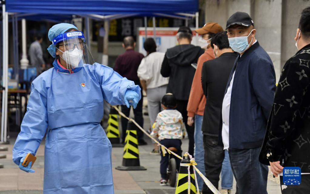 咬定青山不放松——黨的十九大以來以習近平同志為核心的黨中央貫徹執行中央八項規定、推進作風建設綜述