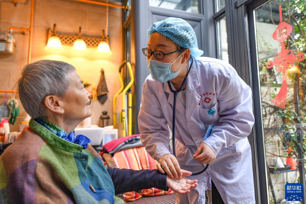 新時代新作為新篇章·奔向美好生活丨托起困難群眾“穩(wěn)穩(wěn)的幸福”