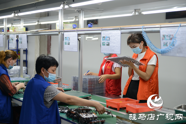 泌陽縣:筑巢引鳳帶火“微工廠”實現雙利雙收