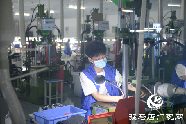 泌陽縣:筑巢引鳳帶火“微工廠”實現雙利雙收