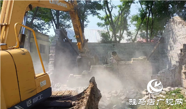 泌陽縣郭集鎮：整治殘垣斷壁，全面提升人居環境