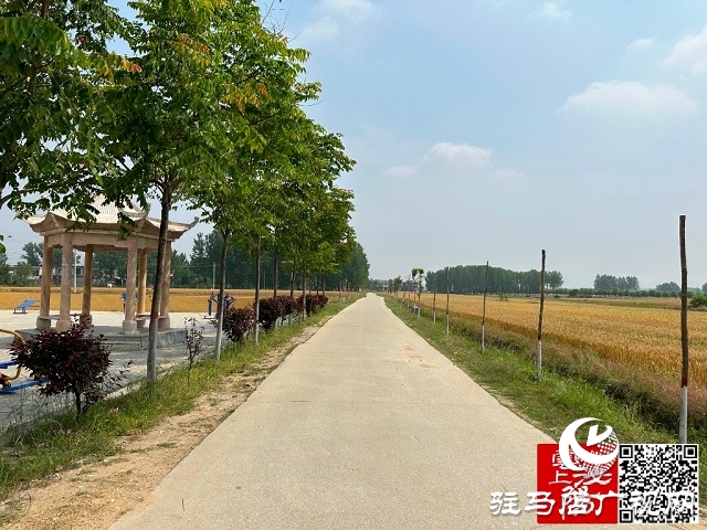泌陽縣郭集鎮(zhèn):車在景中行 人在畫中走 人居環(huán)境整治現(xiàn)成效