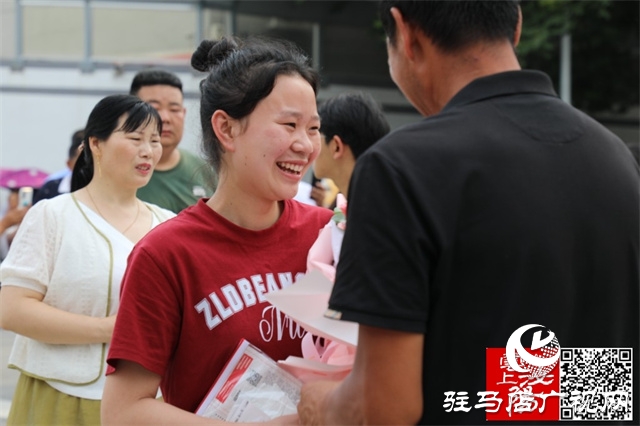 高考結束了！看泌陽考點這些溫暖瞬間