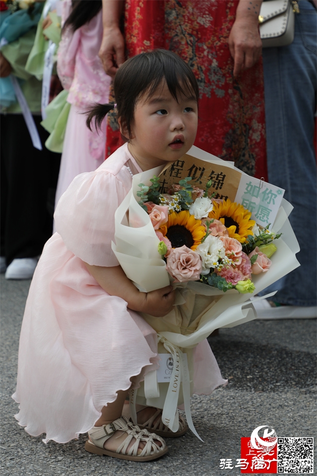 高考結束了！看泌陽考點這些溫暖瞬間