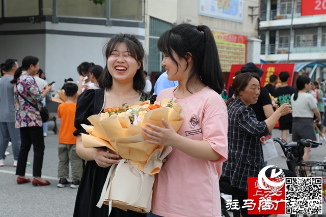 高考結束了！看泌陽考點這些溫暖瞬間