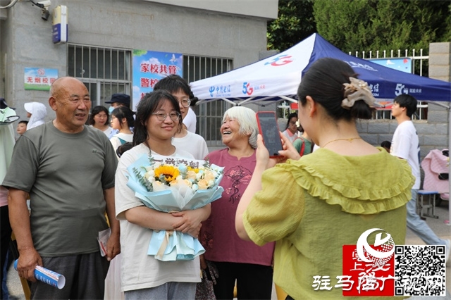 高考結束了！看泌陽考點這些溫暖瞬間